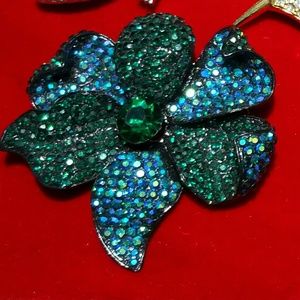 #10 Vintage Black Enamel Lotus